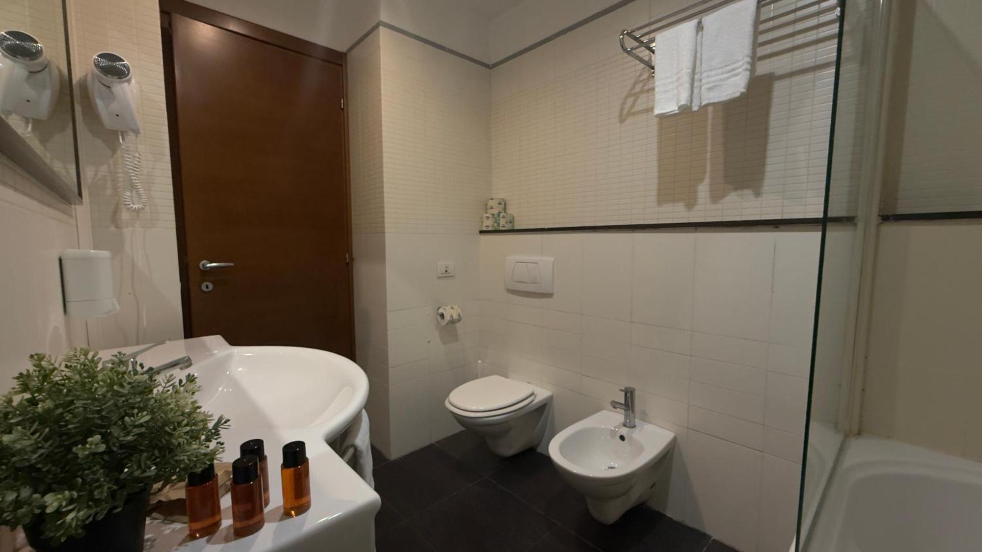 Romalive Hotel Екстер'єр фото